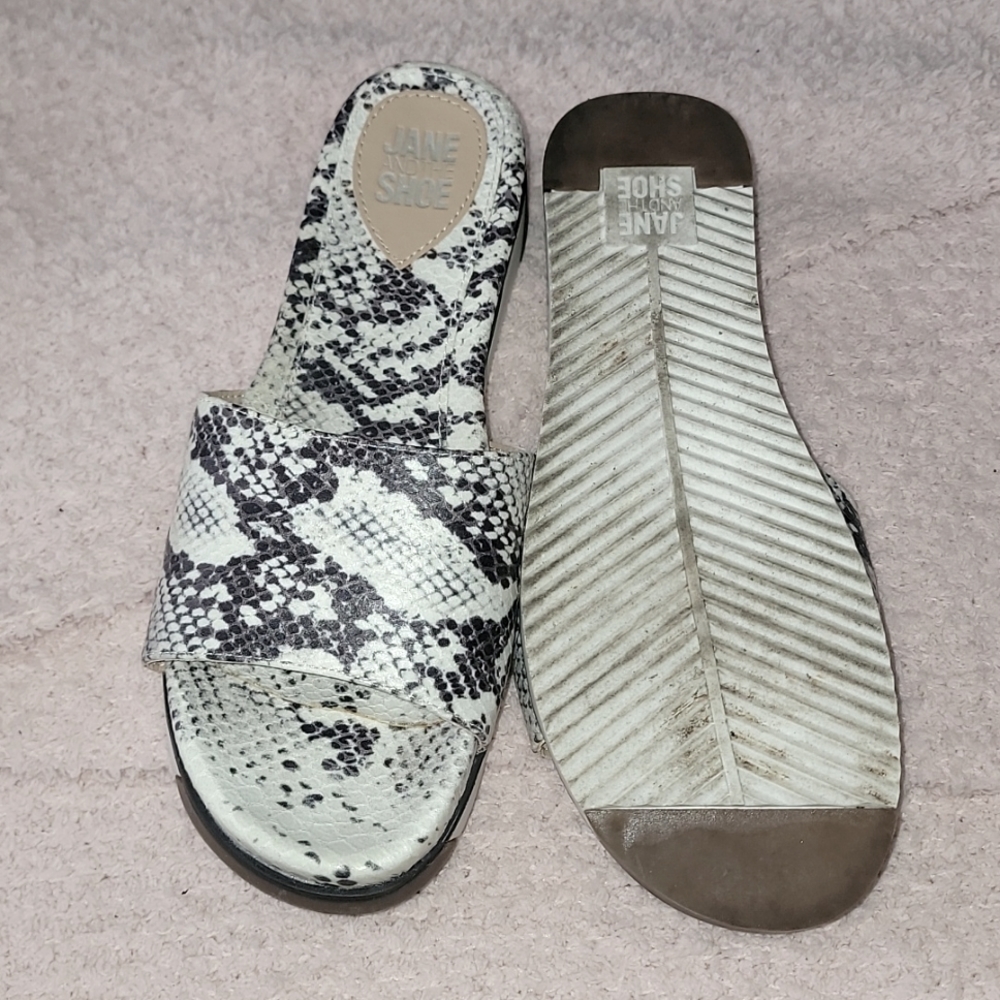 Shoes - Picture 2 of 4